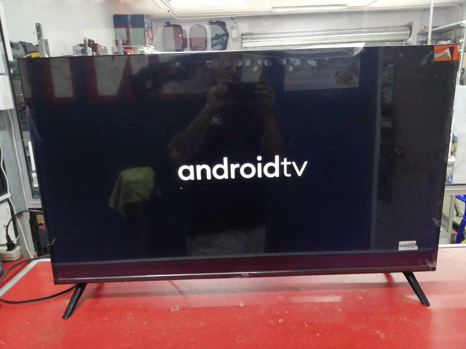 Precio 110 000,00 TCL 40S5400A Pantalla 40 TCL 40S5400A FullHD con control y patas
