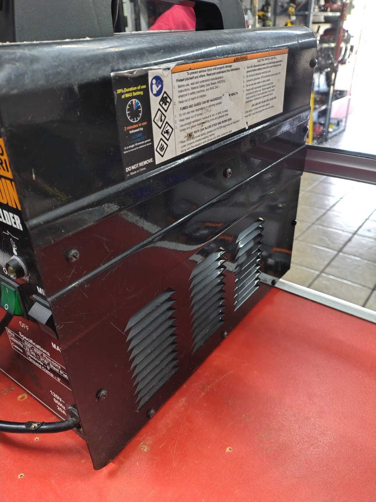 Precio 65 000,00 Chicago Electric flux 90am Soldador de alambre Chicago Electric 90 amp 120v con rollo nuevo extra