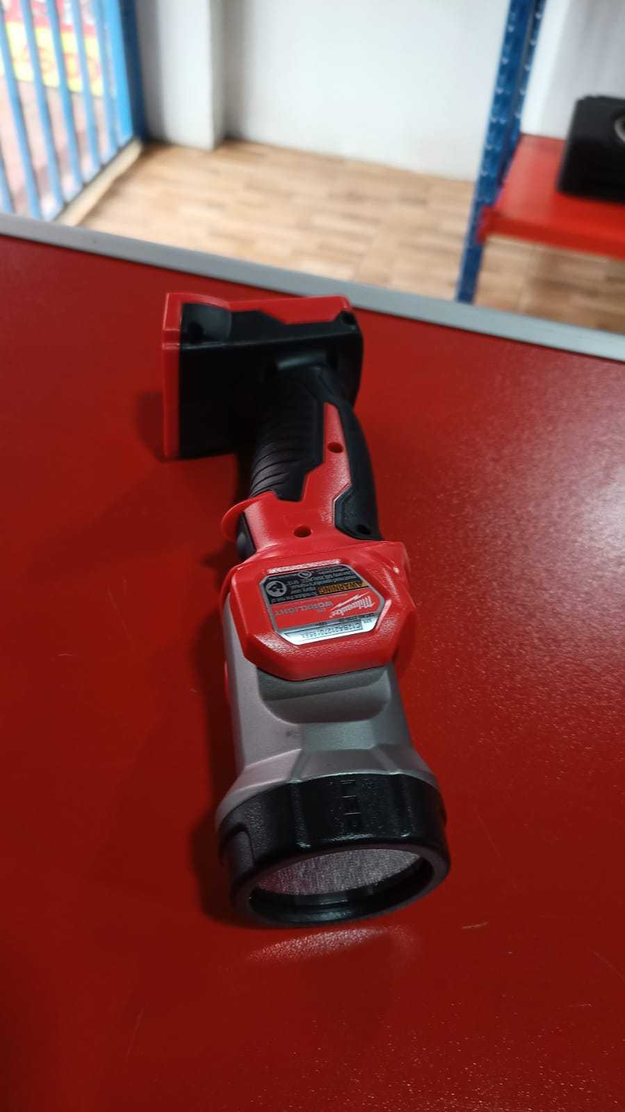 Precio 35 000,00 MILWAUKEE  Milwaukee M18 Luz de trabajo sin bateria