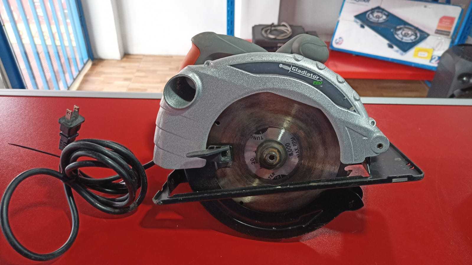 Precio 40 000,00 gladiador sc807 Sierra Circular Gladiator 1600w