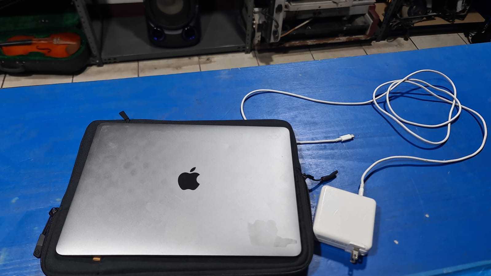 Precio 145 000,00 APPLE MACBOOK AIR 2018 MACBOOK 2018 I5 CARGADOR ESTUCHE 874 ciclos