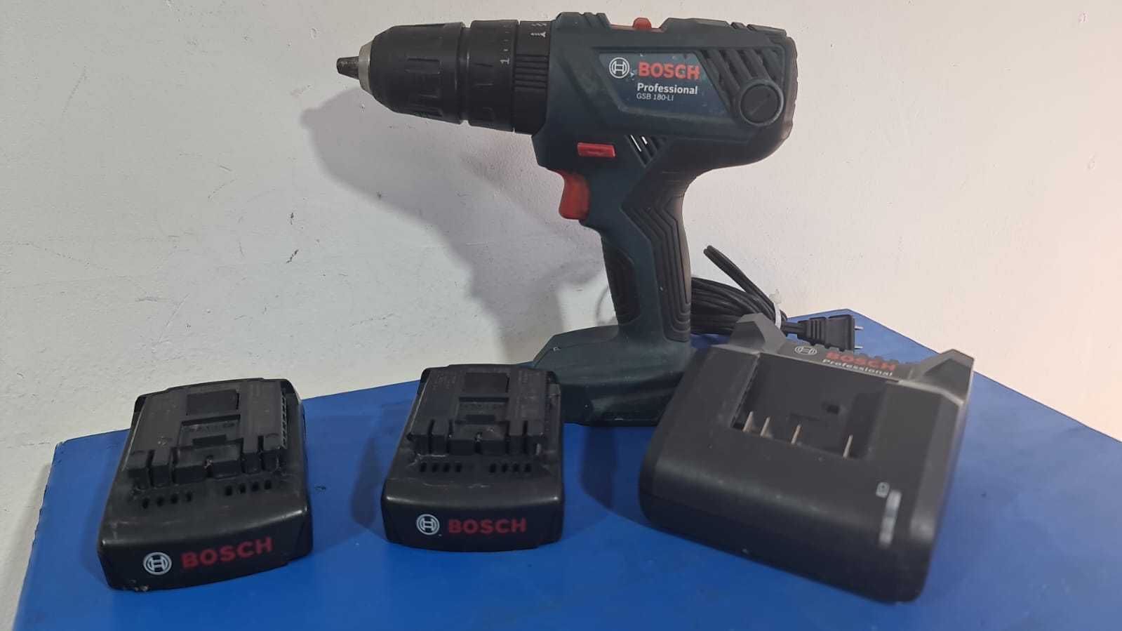 Precio 95 000,00 BOSCH GSB 180-LI Taladro Percutor Inalámbrico 18v 12 EN CAJA CON DOS BATERIAS Y CARGADOR