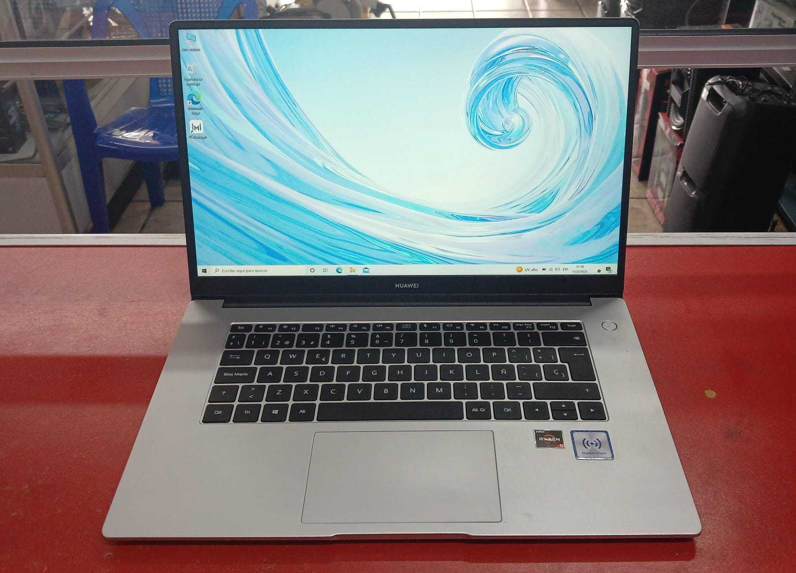 Precio 175 000,00 huawei boh waq9r portatil  ryzen5  3500u  8gb ram   256gb SSDD  1 tb con cargador