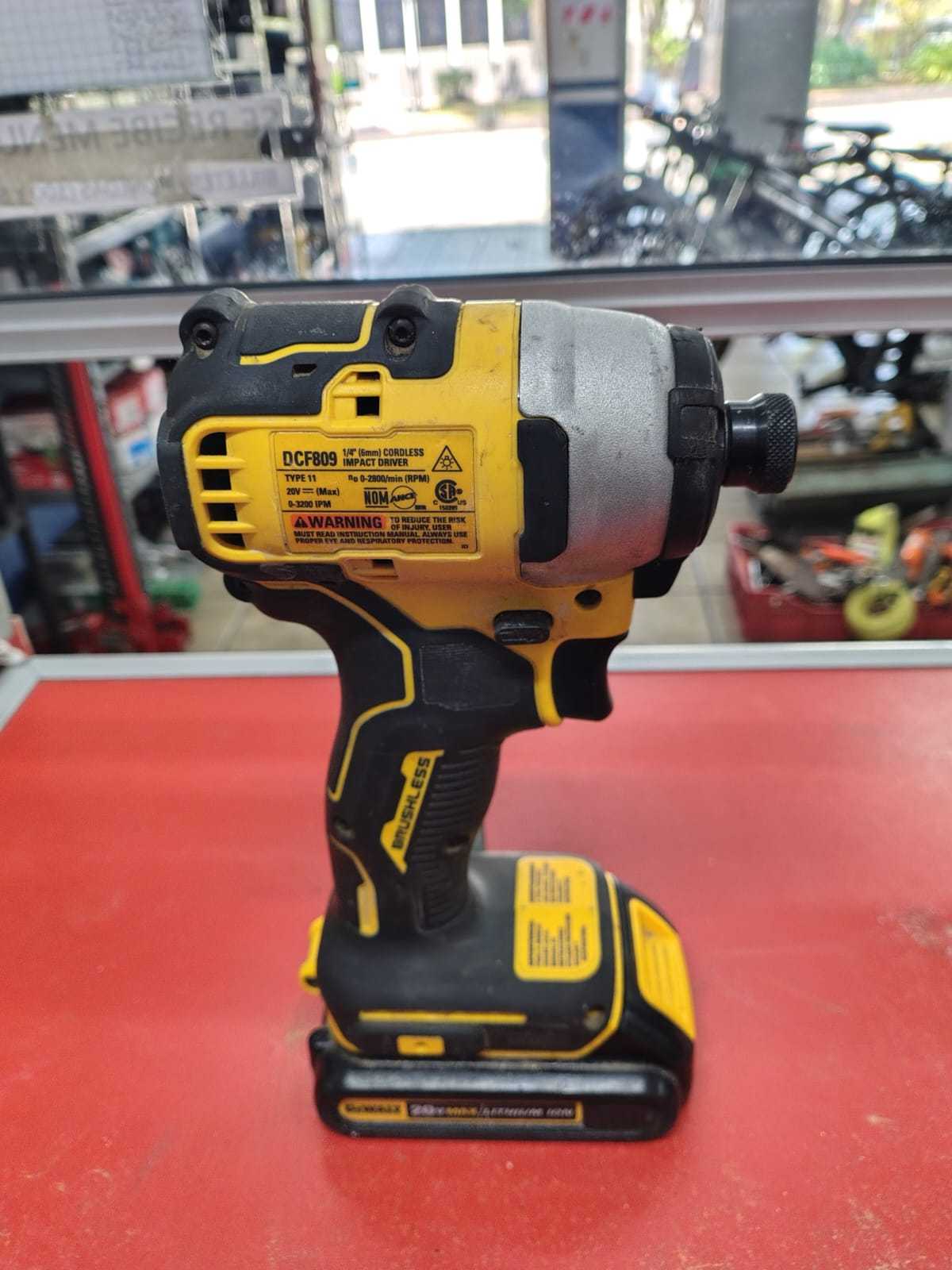 Precio 150 000,00 DeWalt dcd709 dcf809 Kit combinado DEWALT ATOMIC 20V MAX* con taladro percutor y destornillador con dos baterias y cargador en bolso