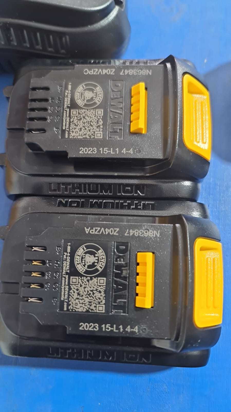 Precio 120 000,00 DEWALT DCD771c2 Taladro compacto inalámbrico de iones de litio de 12 pulgada, 2 baterias, bolso, nuevo en caja