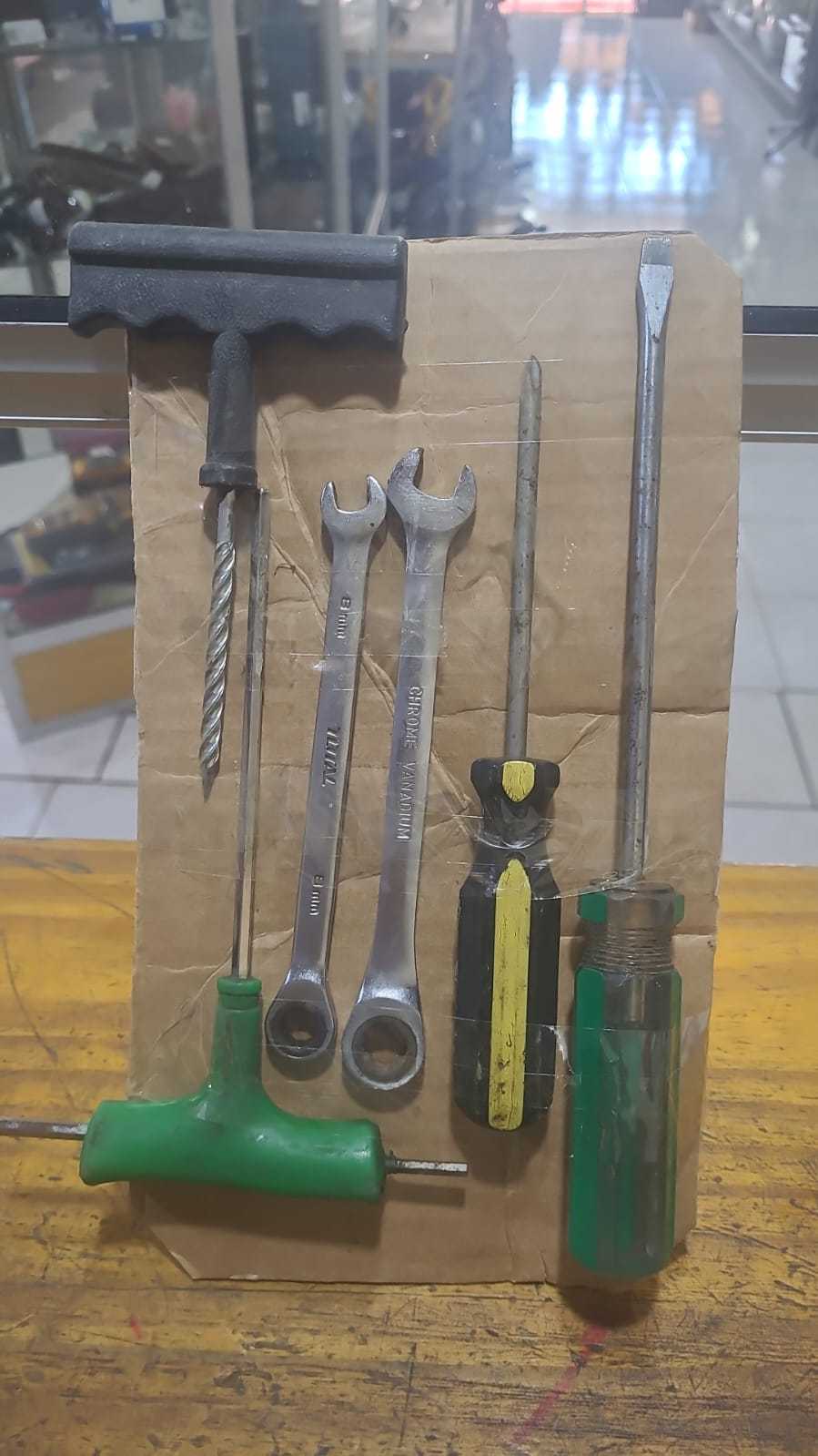 Precio 4 000,00 nd  Juego de herramientas variadas  6 piezas
