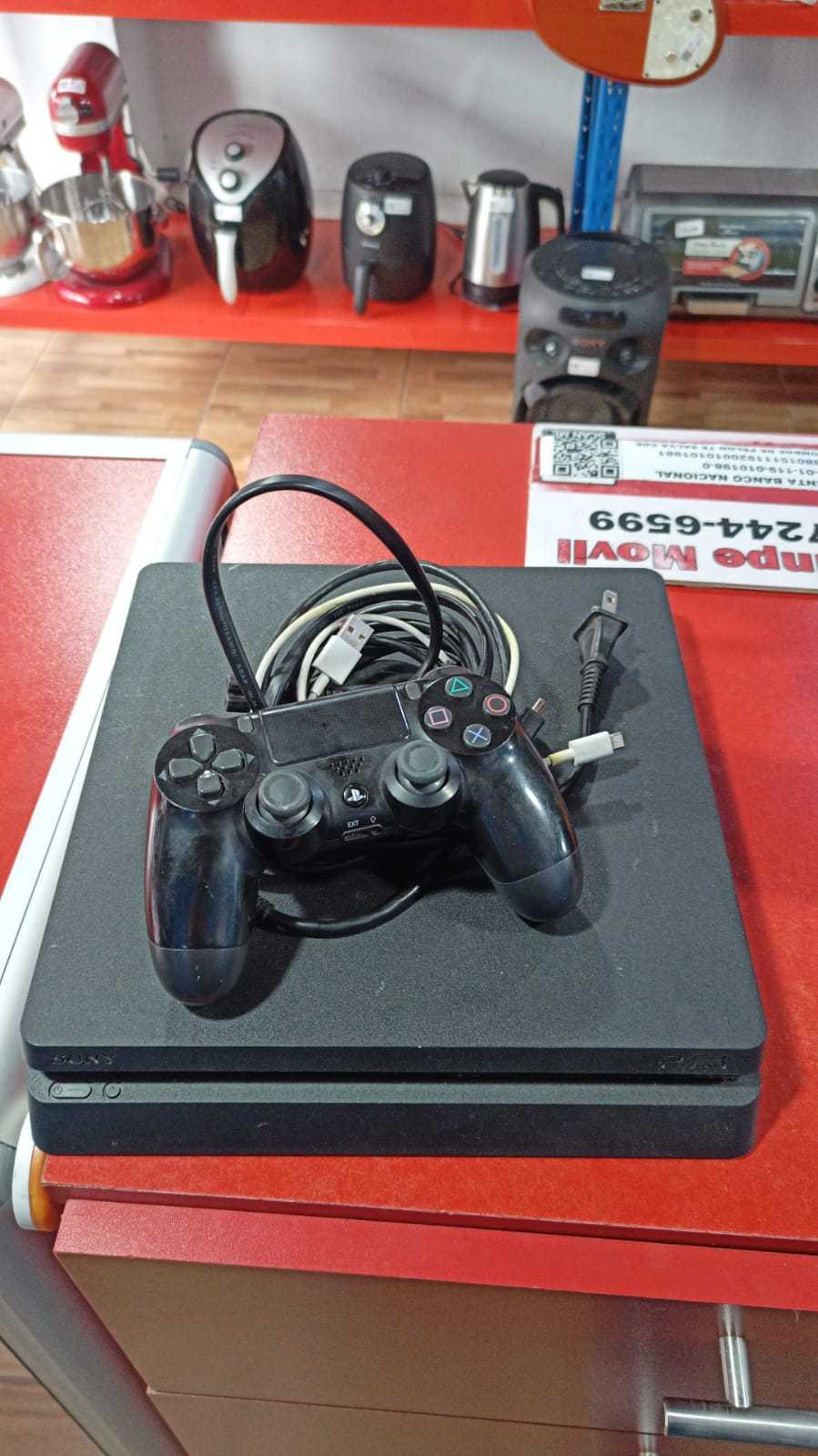 Precio 100 000,00 SONY  CONSOLA PS4 SLIM 1 TB CON CONTROL Y CABLES