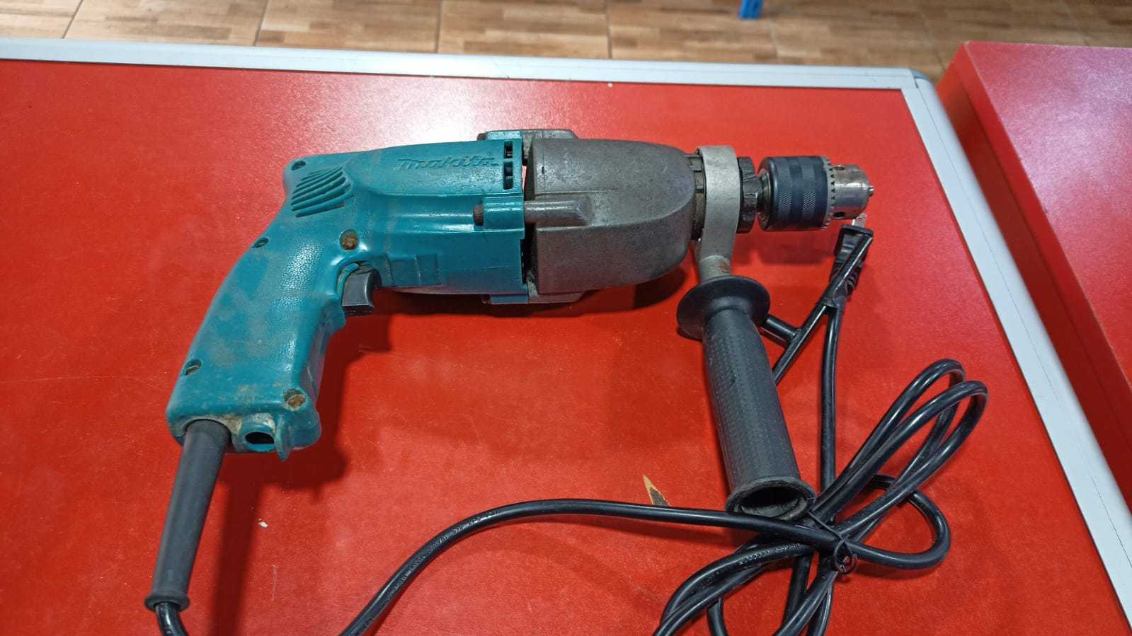 Precio 35 000,00 MAKITA  TALADRO PERCUTOR MAKITA CON PUÑO Y LLAVE