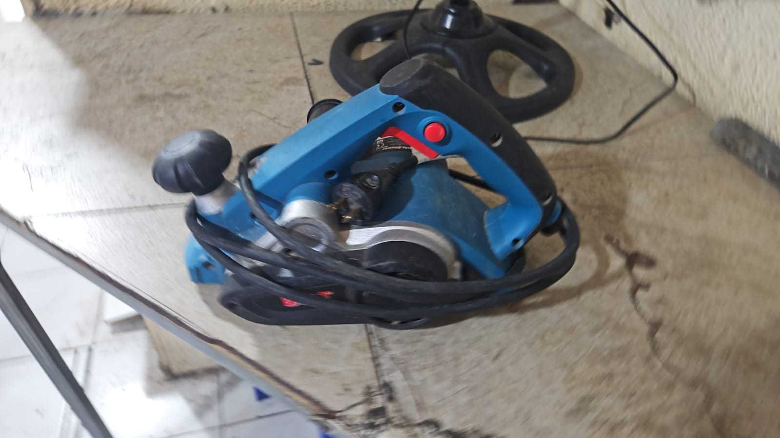Precio 35 000,00 bolt  Cepillo electrico para madera