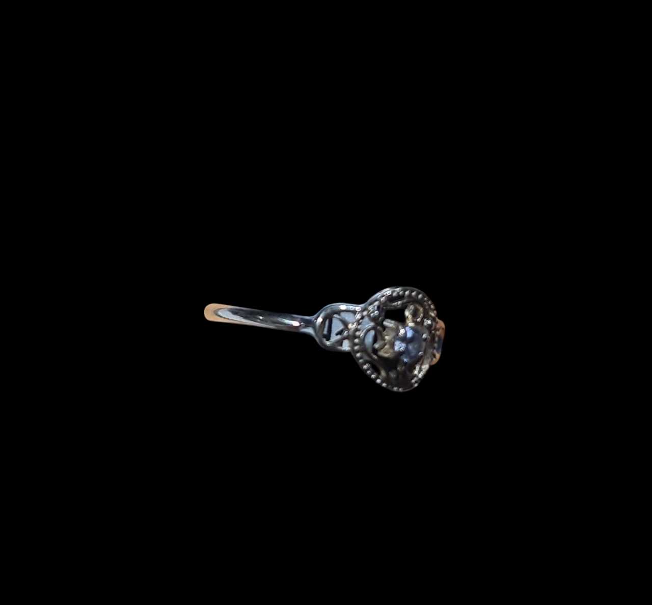 Precio 30 000,00   Anillo con zirconita blanca talla 7