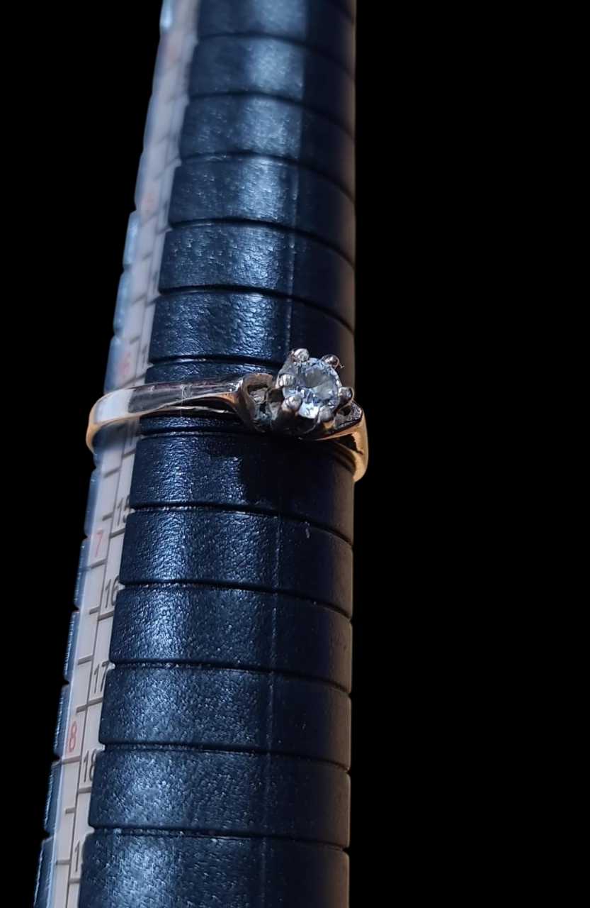Precio 40 000,00   Anillo compromiso con zirconita blanca