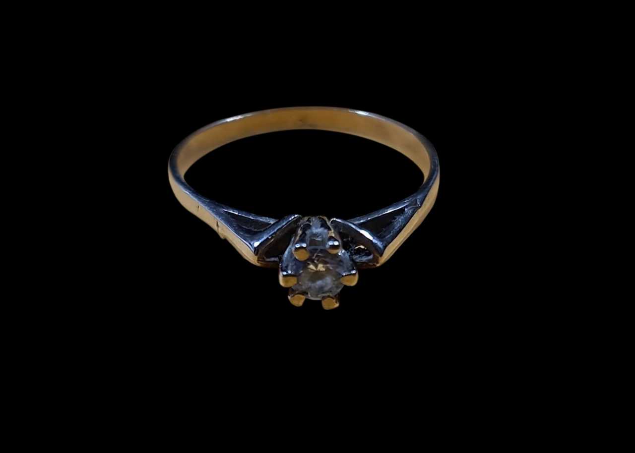 Precio 40 000,00   Anillo compromiso con zirconita blanca
