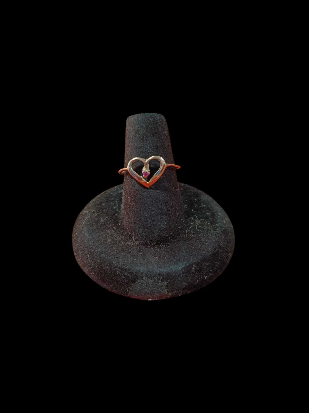 Precio 24 000,00   Anillo de corazon con zirconita rosada talla 6.5