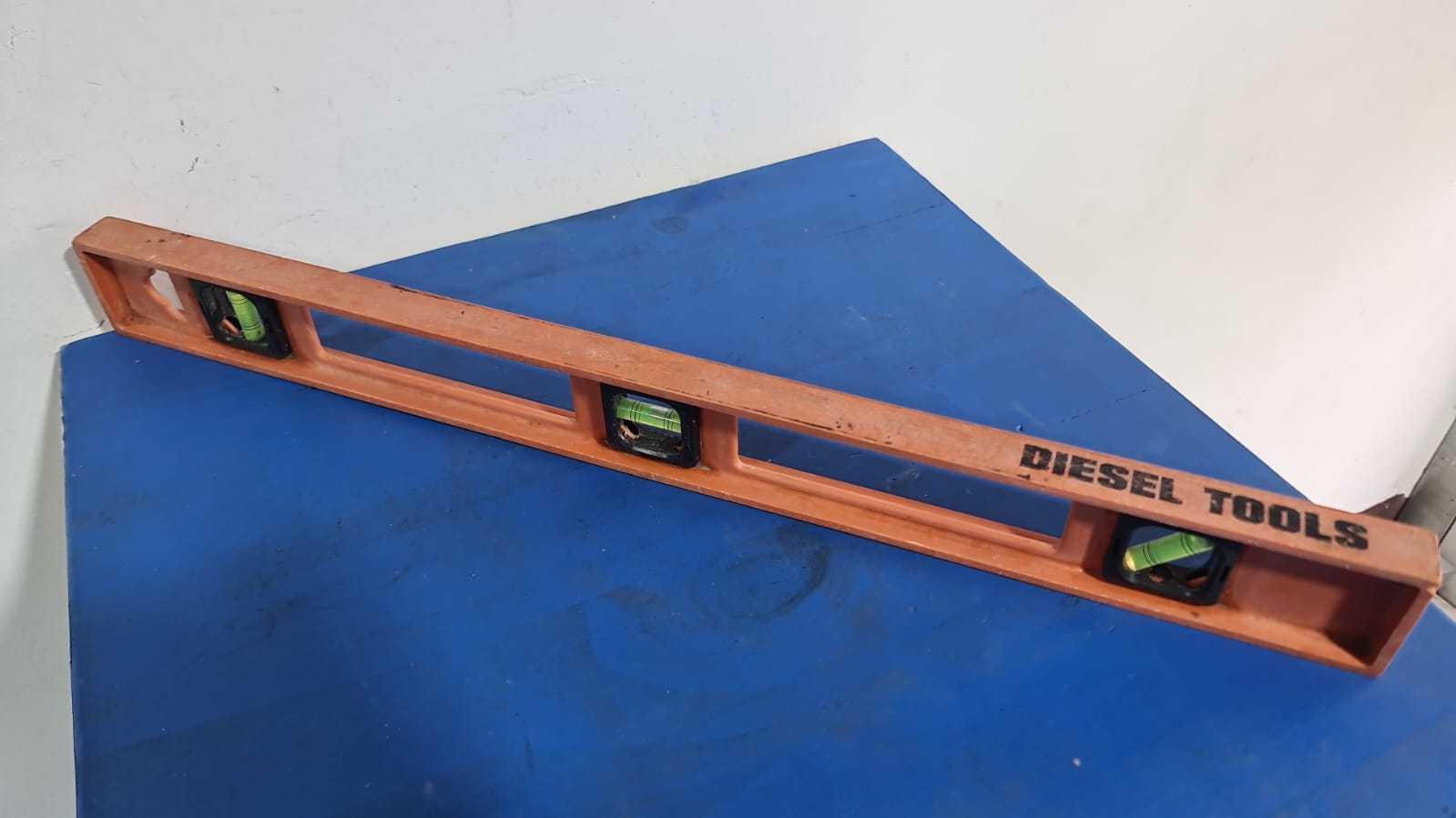 Precio 5 000,00 DIESEL TOOLS  NIVEL 24 PULGADDAS