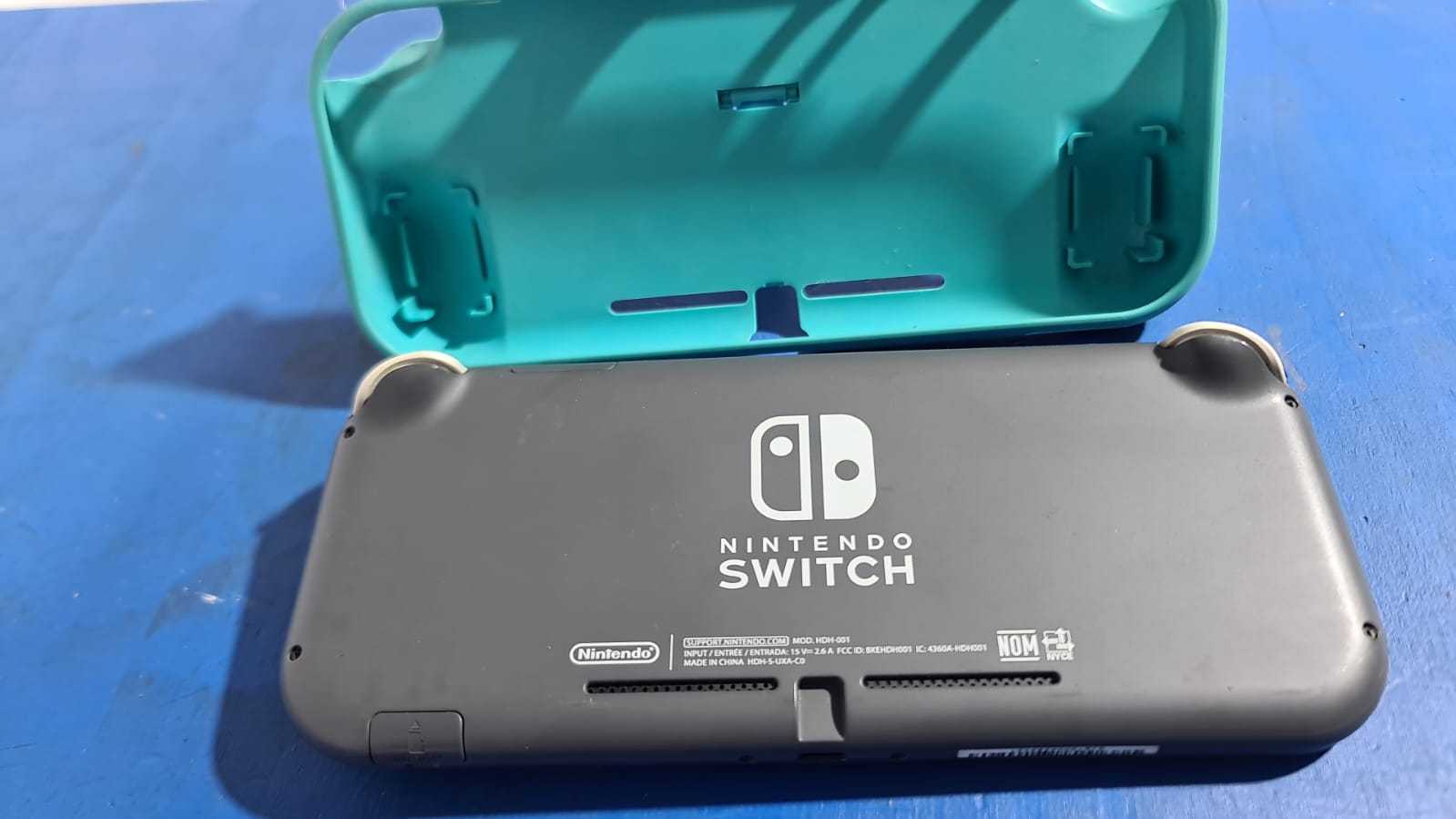 Precio 70 000,00 NINTENDO LITE HDH 001 NINTENDO SWICH CON ESTUCHE Y CABLE CARGA