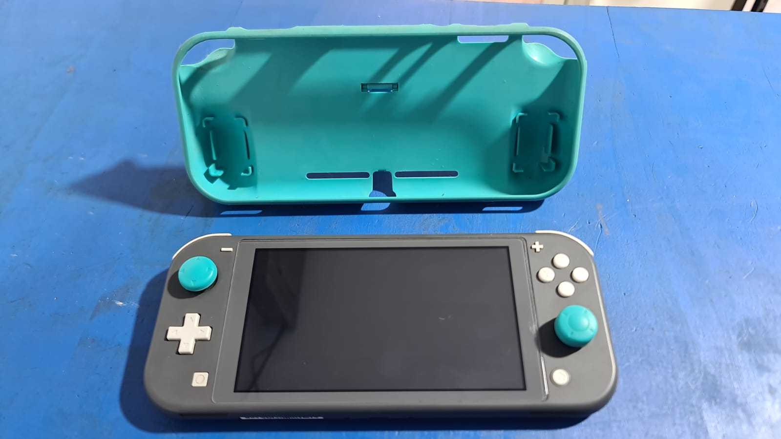 Precio 70 000,00 NINTENDO LITE HDH 001 NINTENDO SWICH CON ESTUCHE Y CABLE CARGA