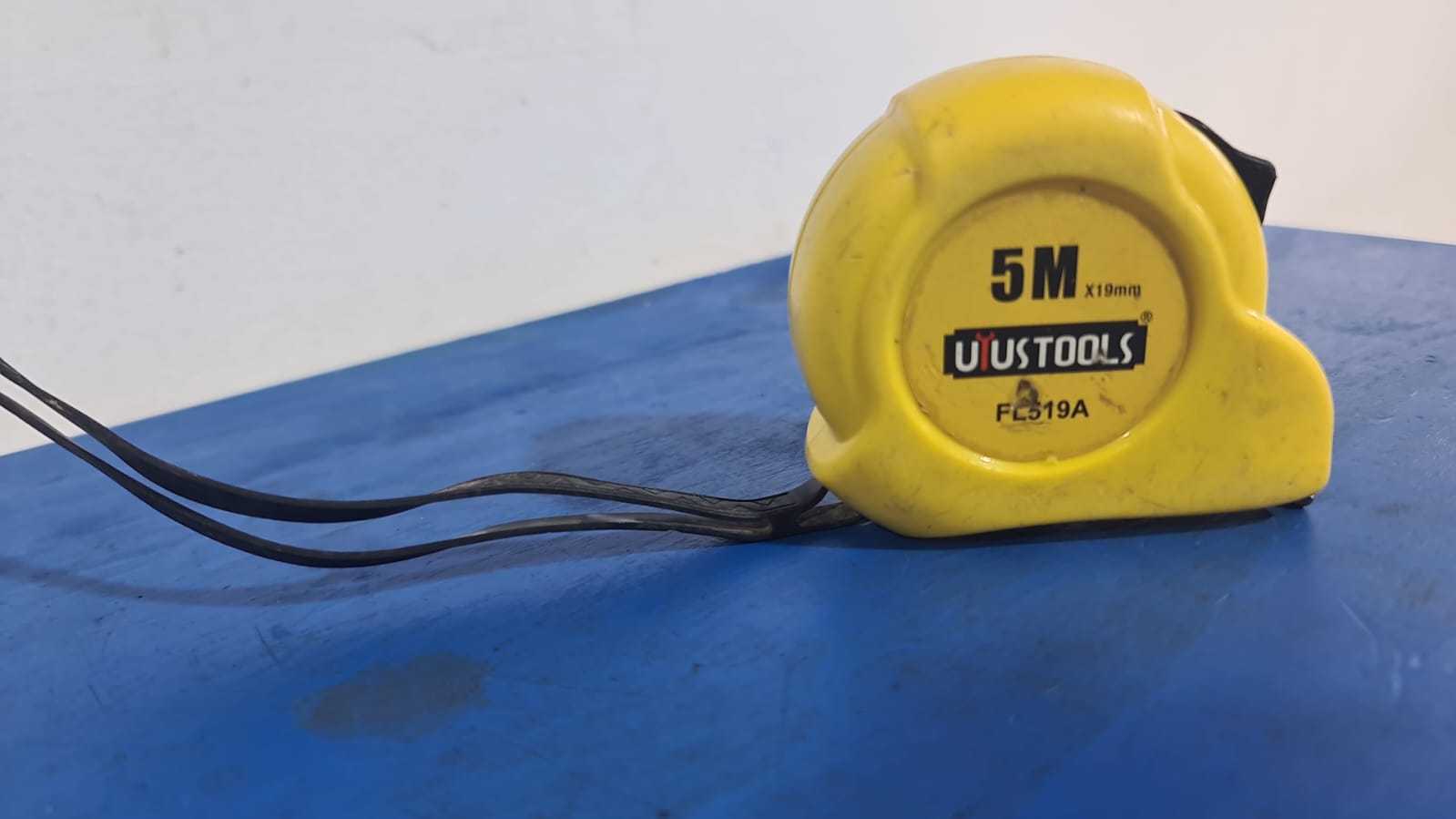 Precio 2 000,00 UTUSTOOLS  CINTA METRICA 5 METROS