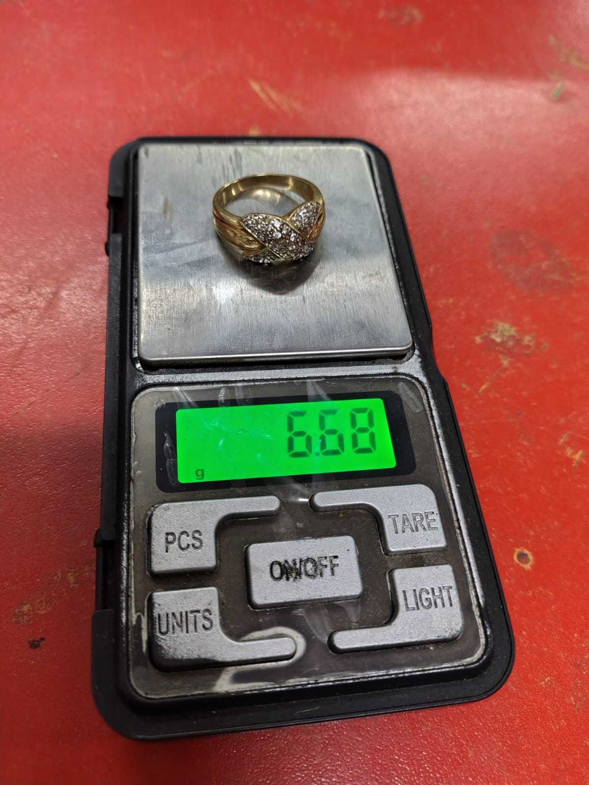 Precio 211 200,00   Anillo con piedras