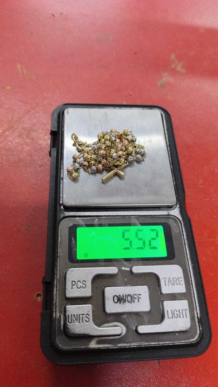 Precio 137 500,00   Rosario de con dije de cruz con piedras blancas