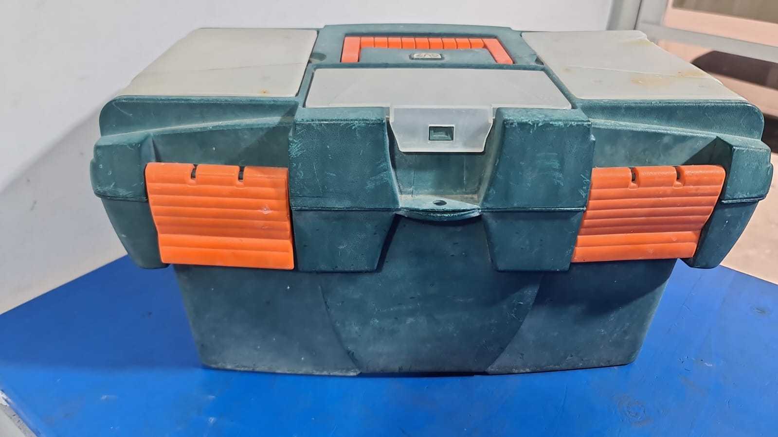 Precio 20 000,00 GENERICO  CAJA HERRAMIENTAS CON HERRAMIENTAS VARIAS