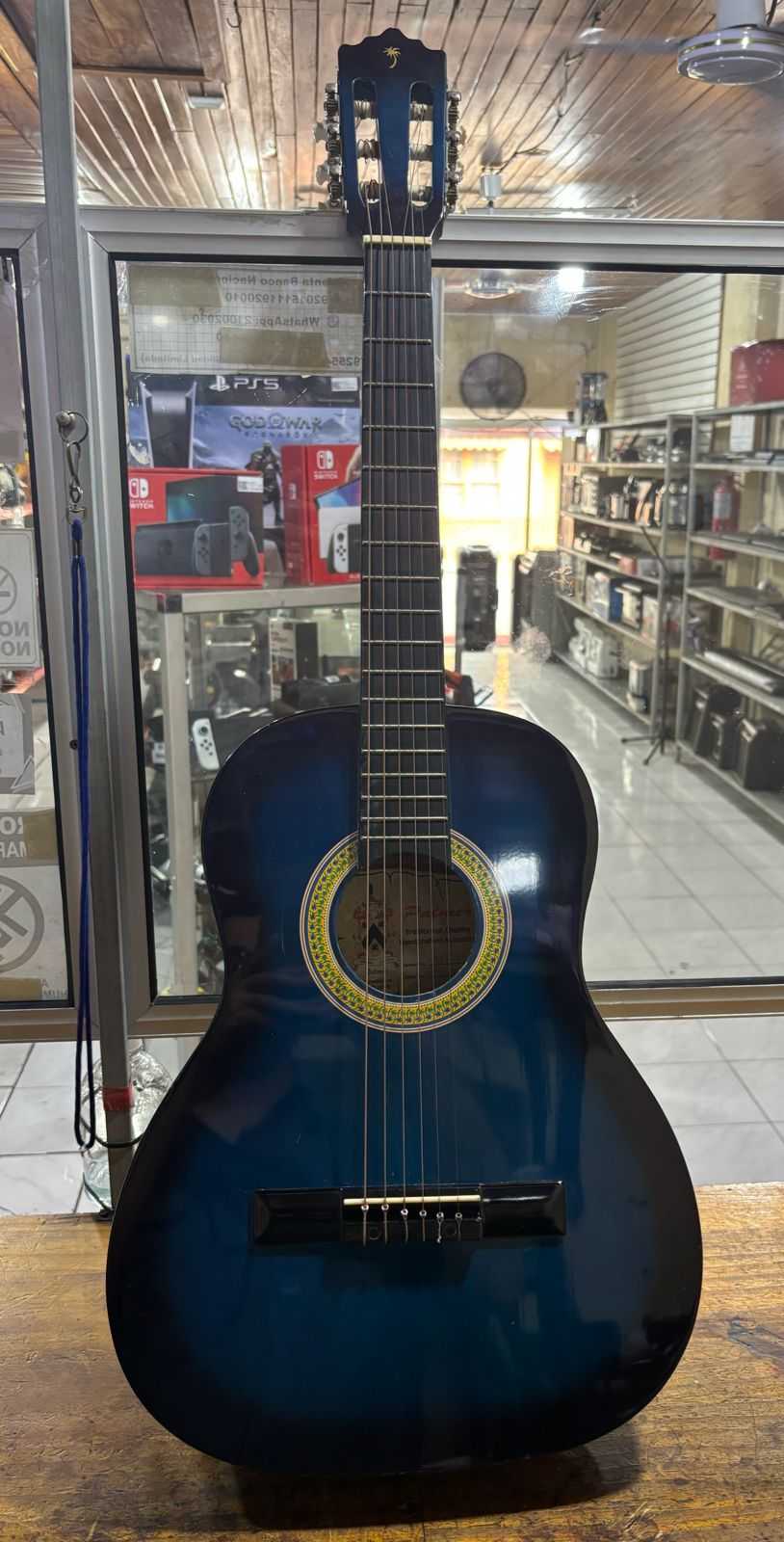 Precio 50 000,00 palmer  Guitarra acustica estuche