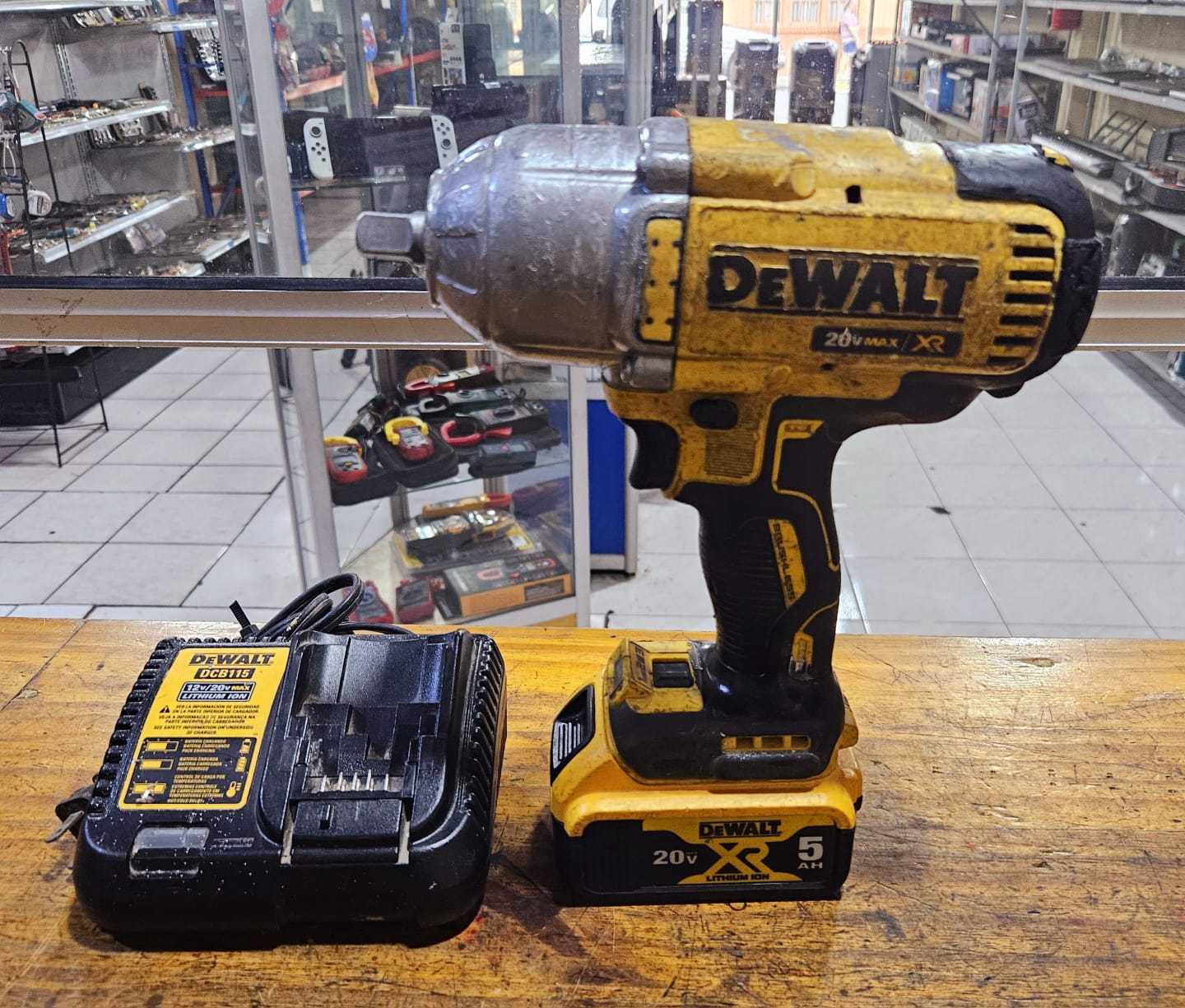 Precio 215 000,00 dewalt dcf900p2 Pistola de impacto inalambrica XR 1 bateria 20v 5 amp t cargador 12