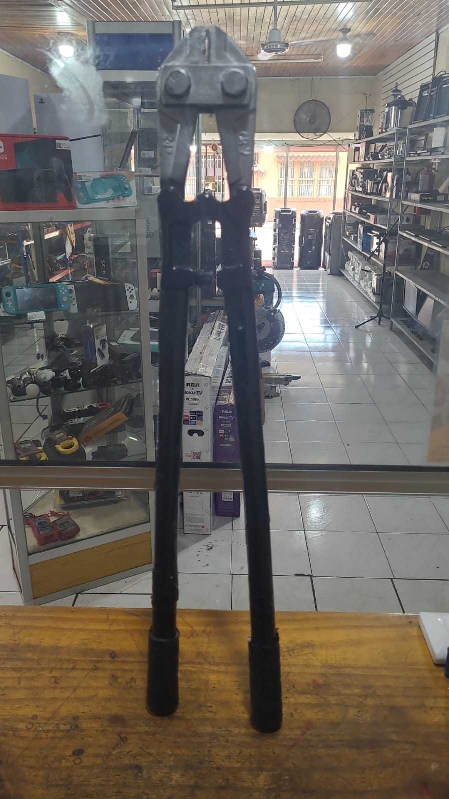 Precio 14 000,00 nd  Cizalla 24 pulgadas