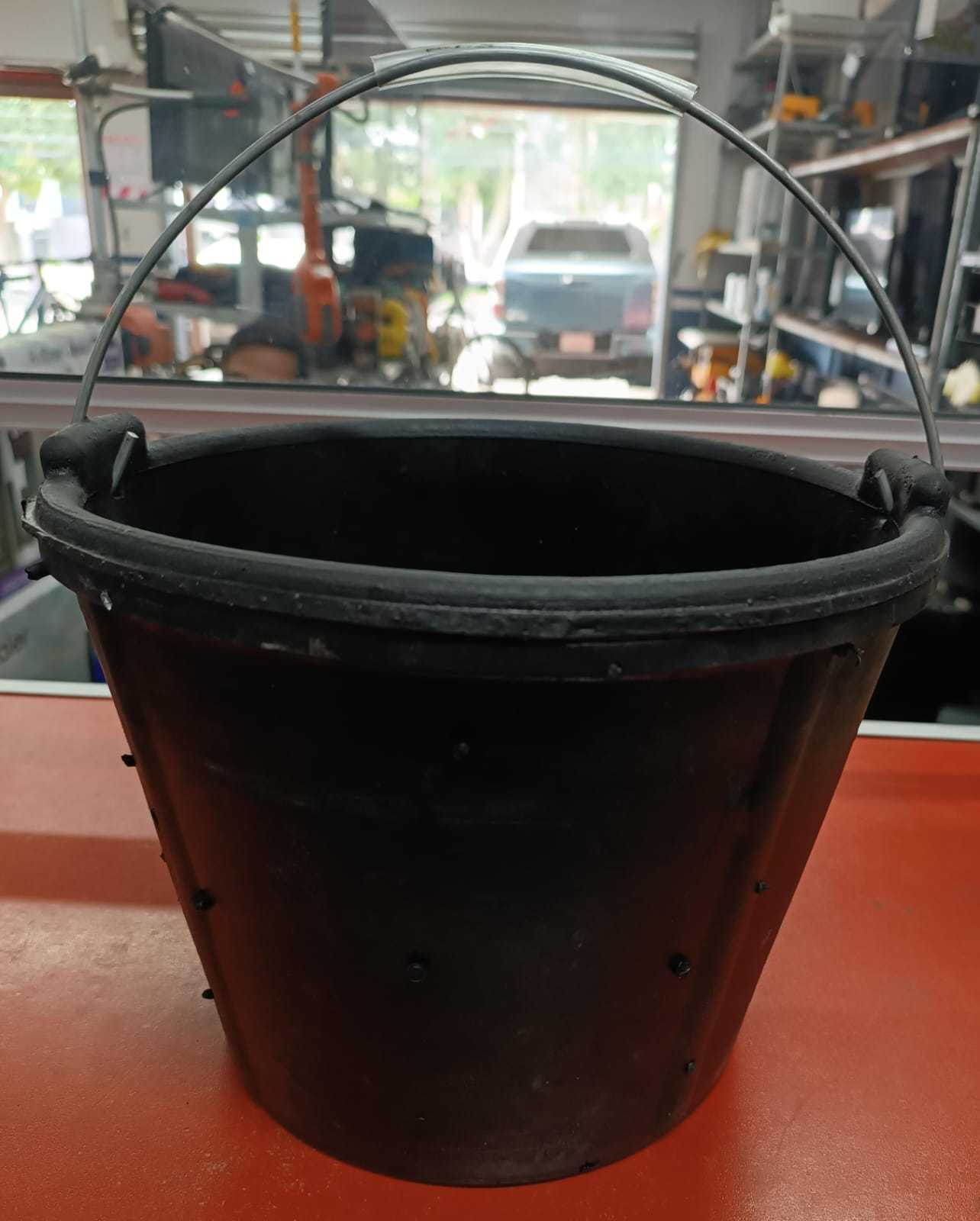 Precio 2 200,00 Balde hule  Baldes de hule para construcción.