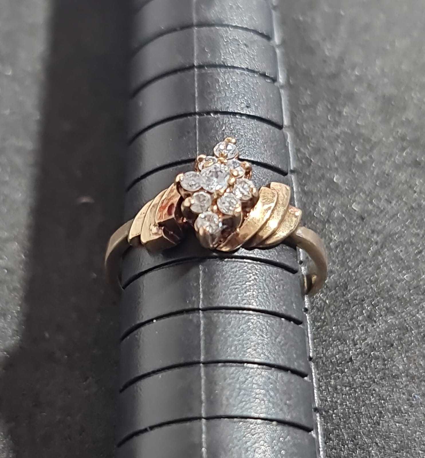 Precio 55 000,00   Anillo zirconias blancas talla