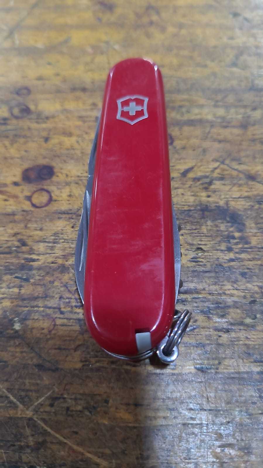 Precio 15 000,00 victorinox  Cuchilla dentada roja