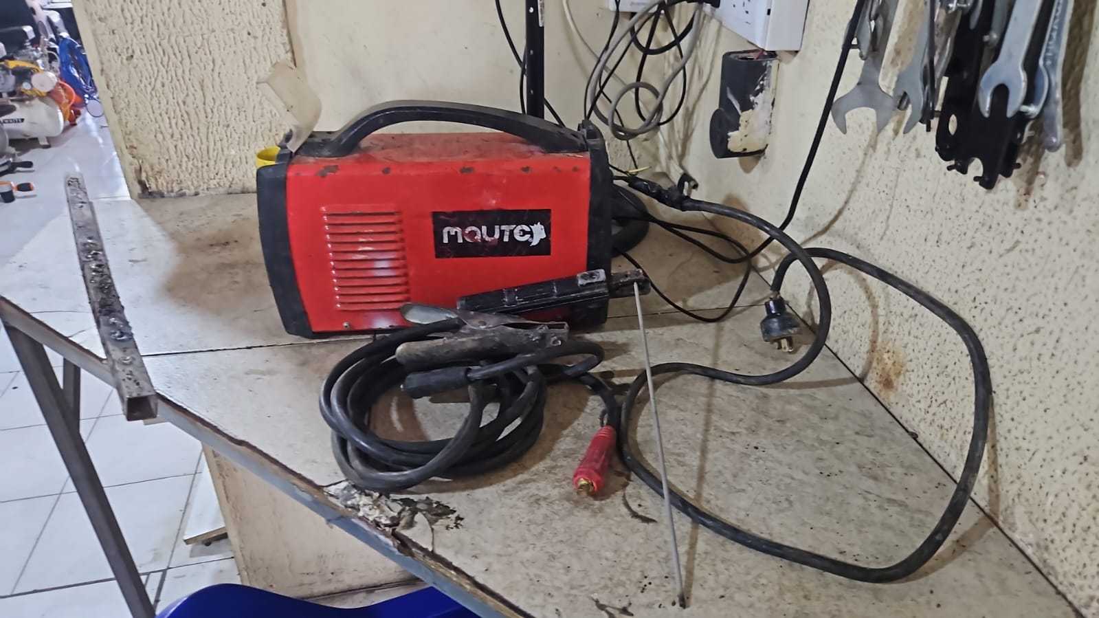 Precio 60 000,00 maute  Inversora 110v -220v con sus cables