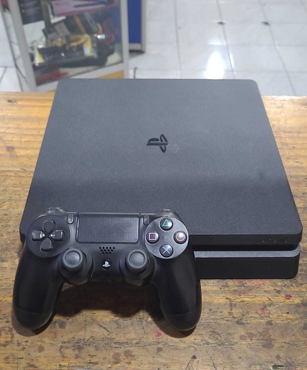 Precio 90 000,00 sony ps4 slim Consola con sus cables 1 control 1 tera