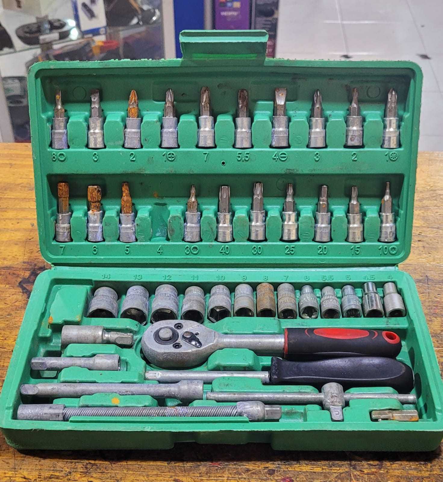 Precio 18 000,00 total tools  Juego de ratchet y cubos 1.8 40 piezas