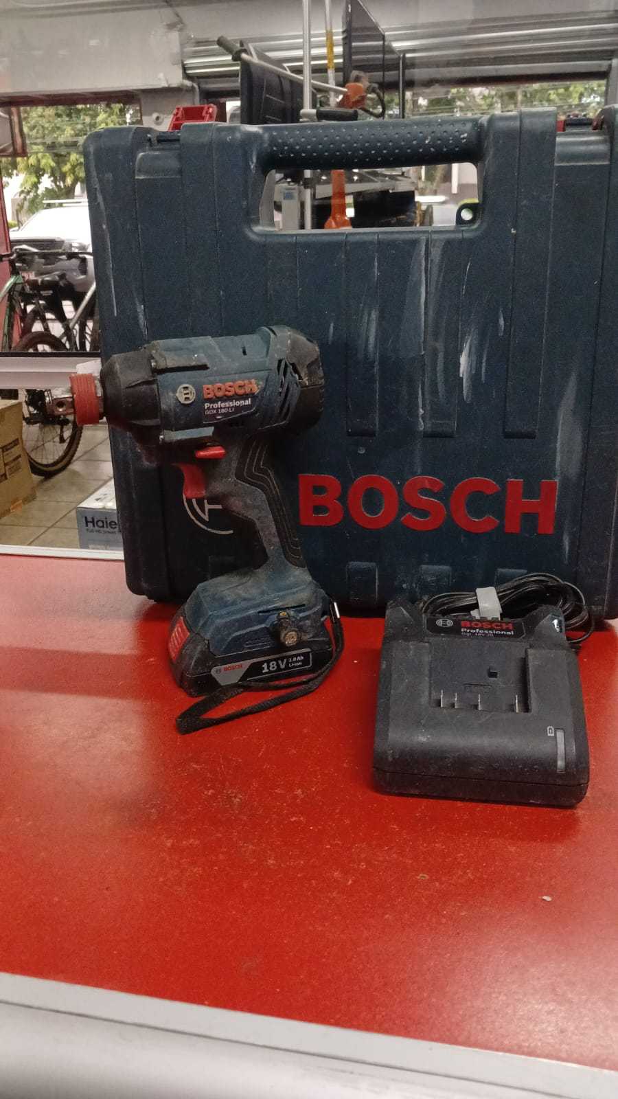 Precio 90 000,00 bosch GDX 180 LI Llave de Impacto con cargador y bateria  2.0 amp