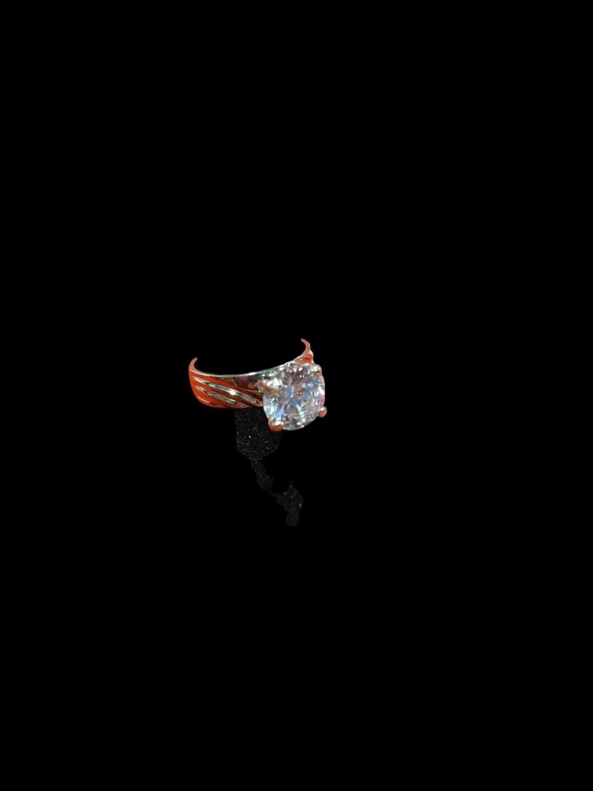 Precio 66 000,00   ANILLO COMPROMISO talla 4