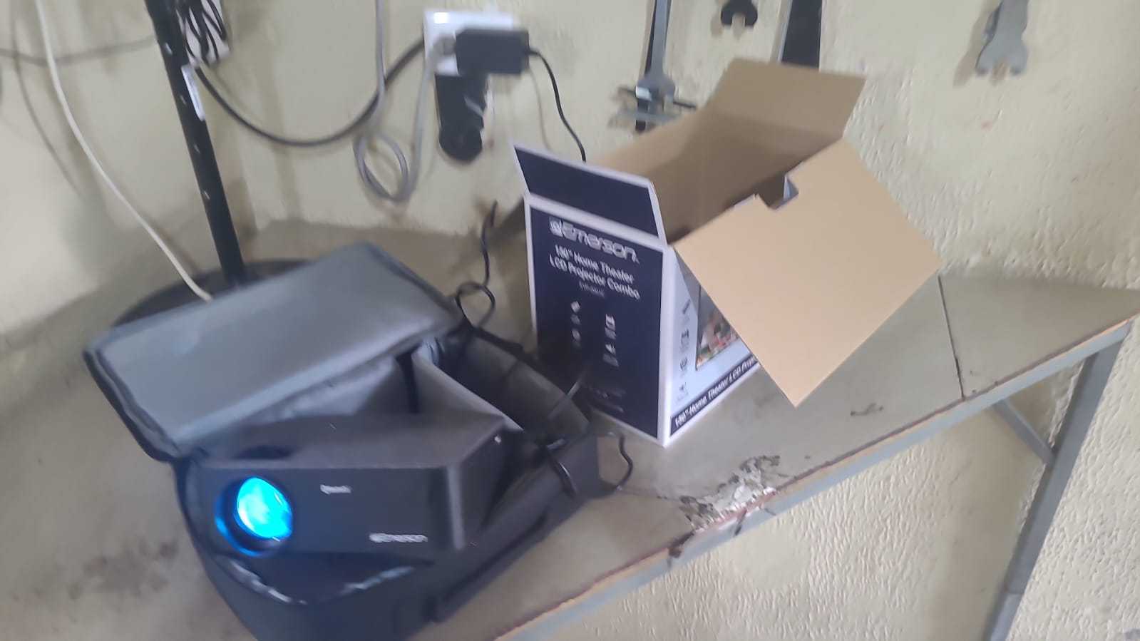 Precio 65 000,00 emerson evp-2001c Proyector