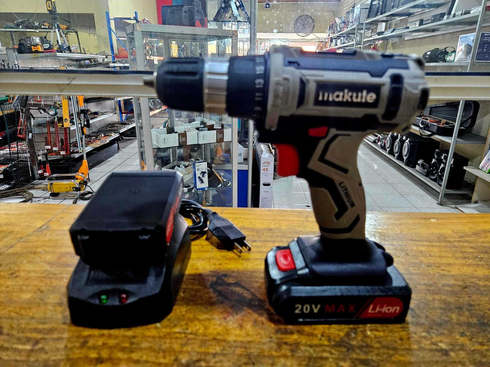 Precio 40 000,00 makute  Taladro inalambrico con 2 baterias con cargador