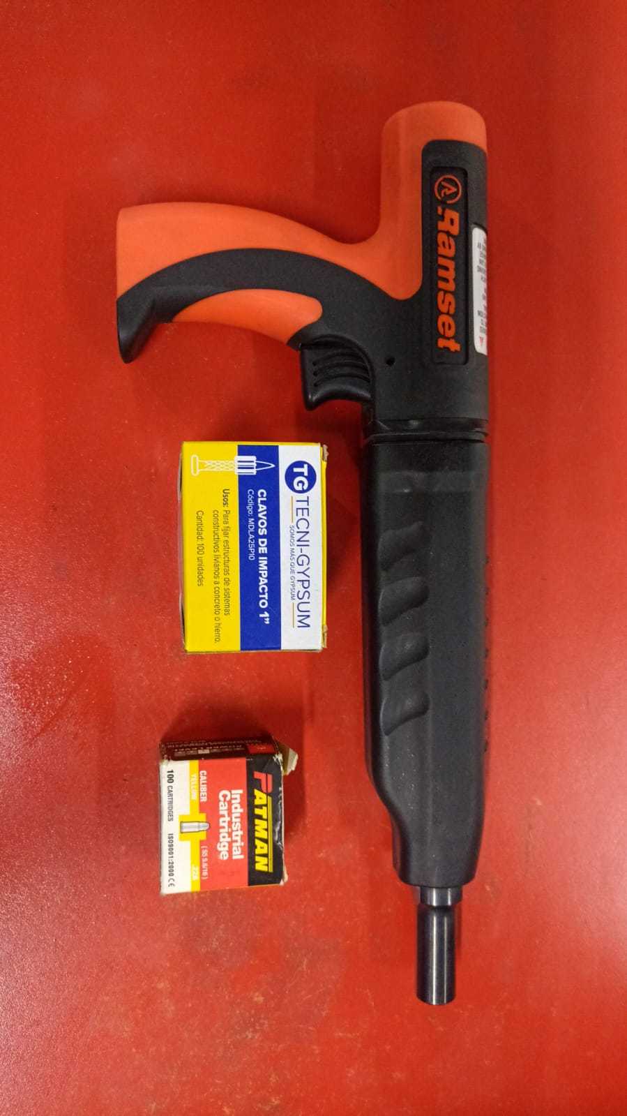 Precio 70 000,00 Ramset  pistola de impacto calibre 22 con clavos y cartucho