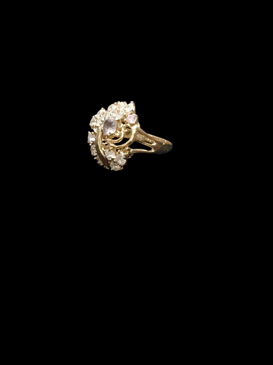 Precio 132 000,00   anillo con varias perlas blancas talla 6 y medio