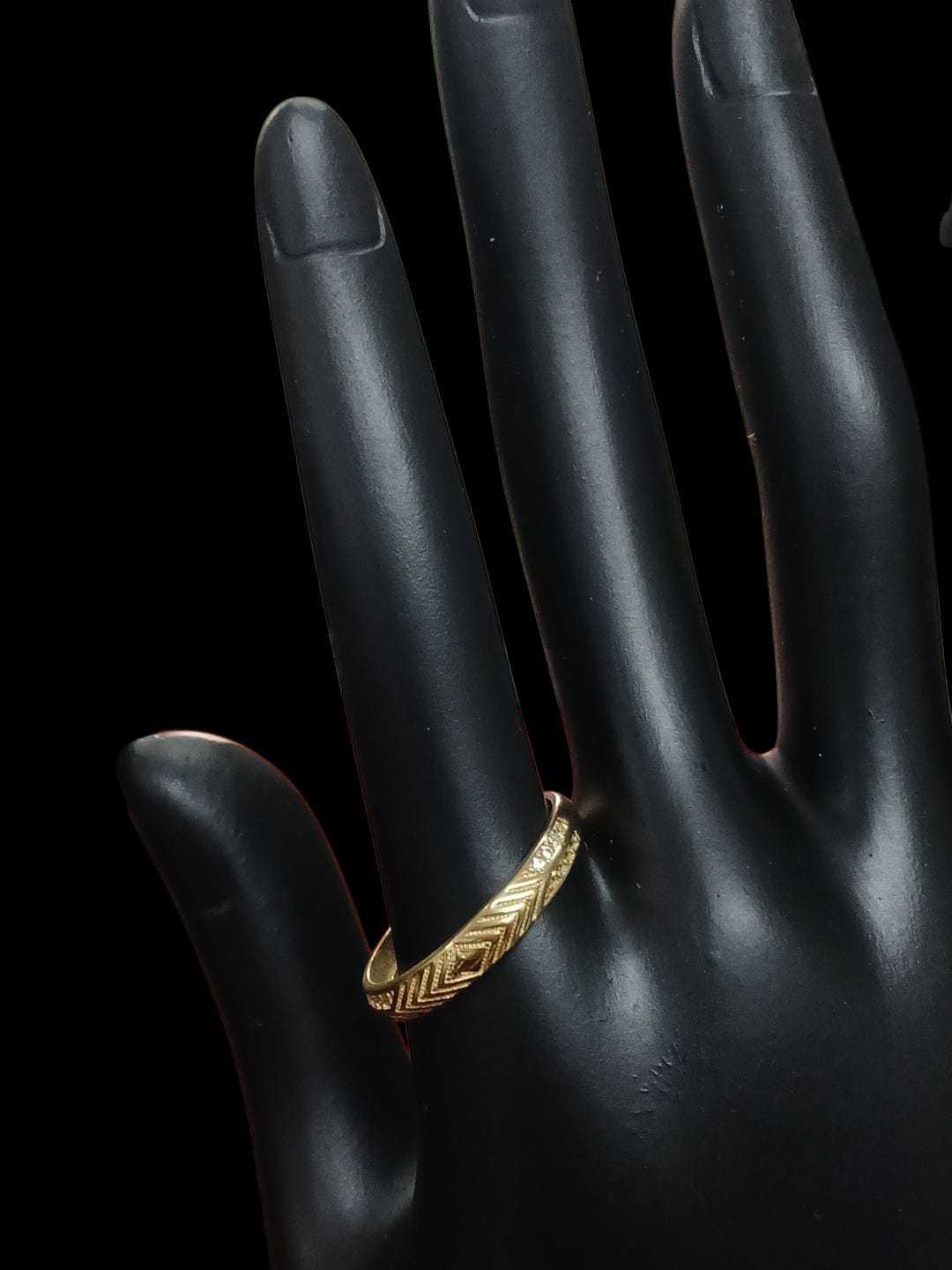 Precio 43 500,00   anillo grande torcido talla 14