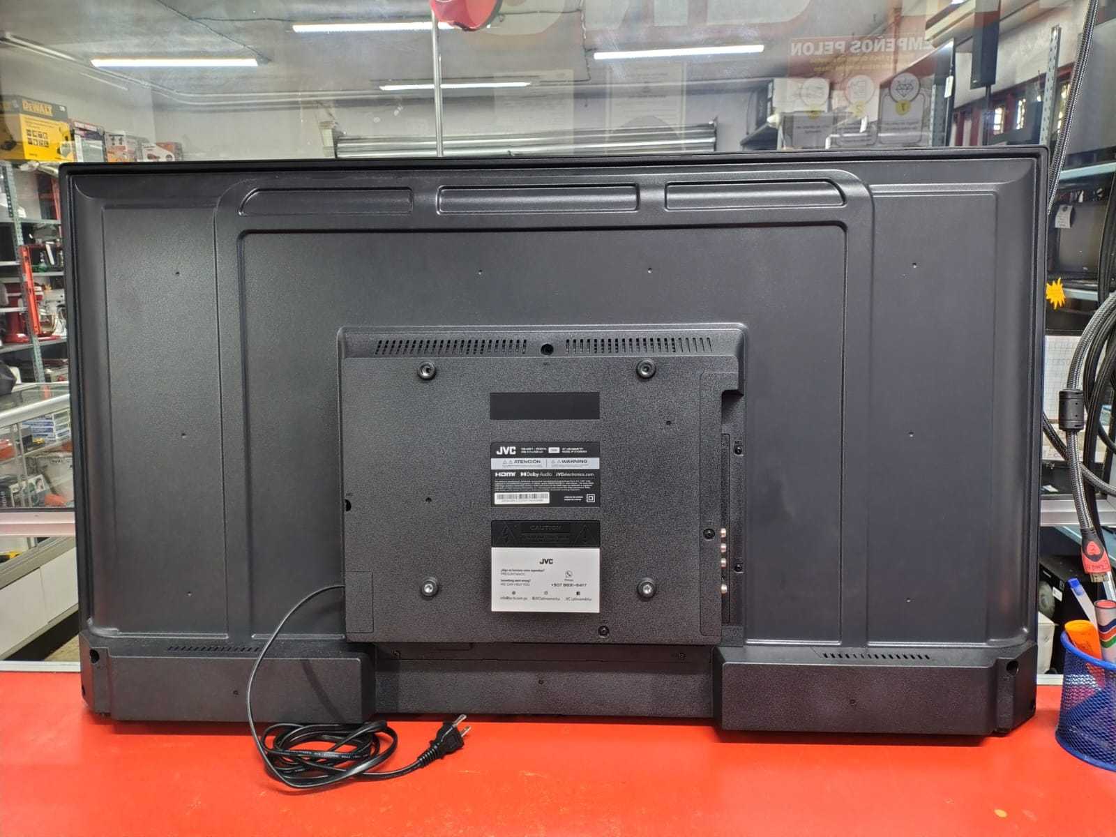 Precio 100 000,00 jvc lt 42kb438 Pantala 42 pulgadas JVC LT 42KB438 con control y patas en caja android 11