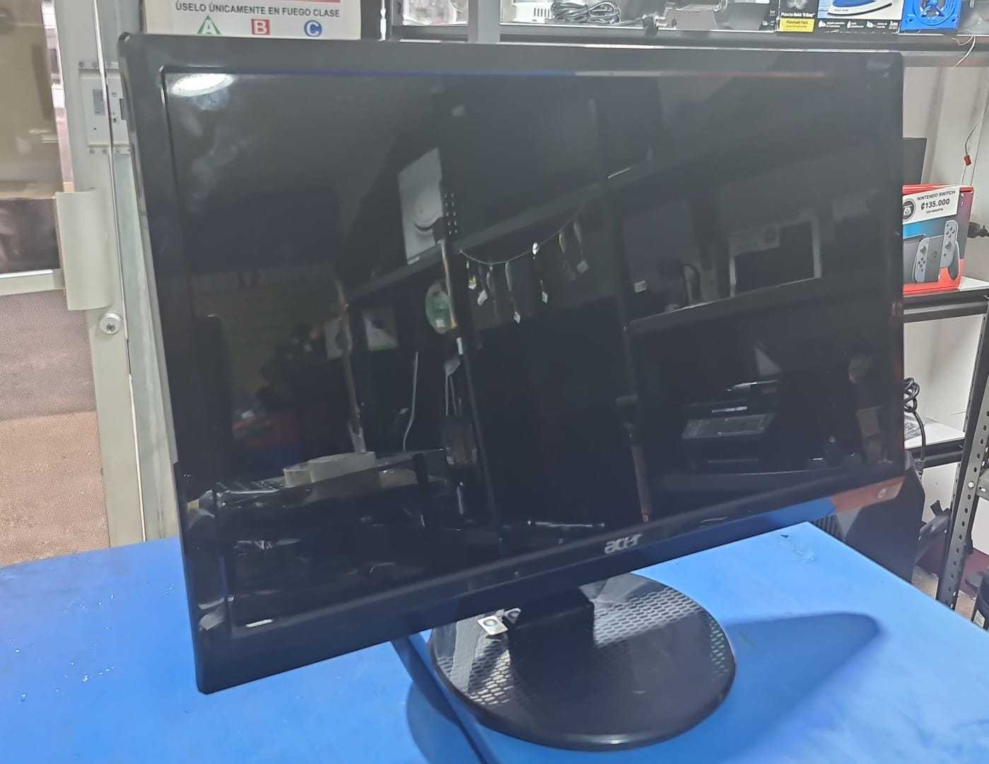 Precio 18 000,00 ACER  MONITOR DE 20 PULG VGA