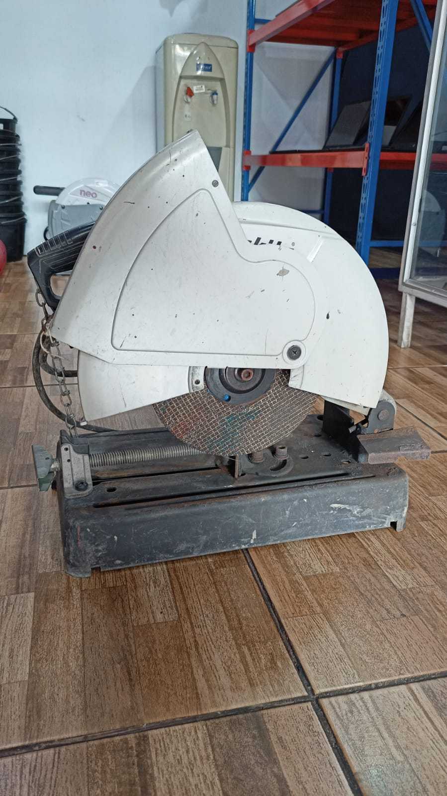 Precio 65 000,00 makita  TRONZADORA MAKITA M2401G 14 2000W