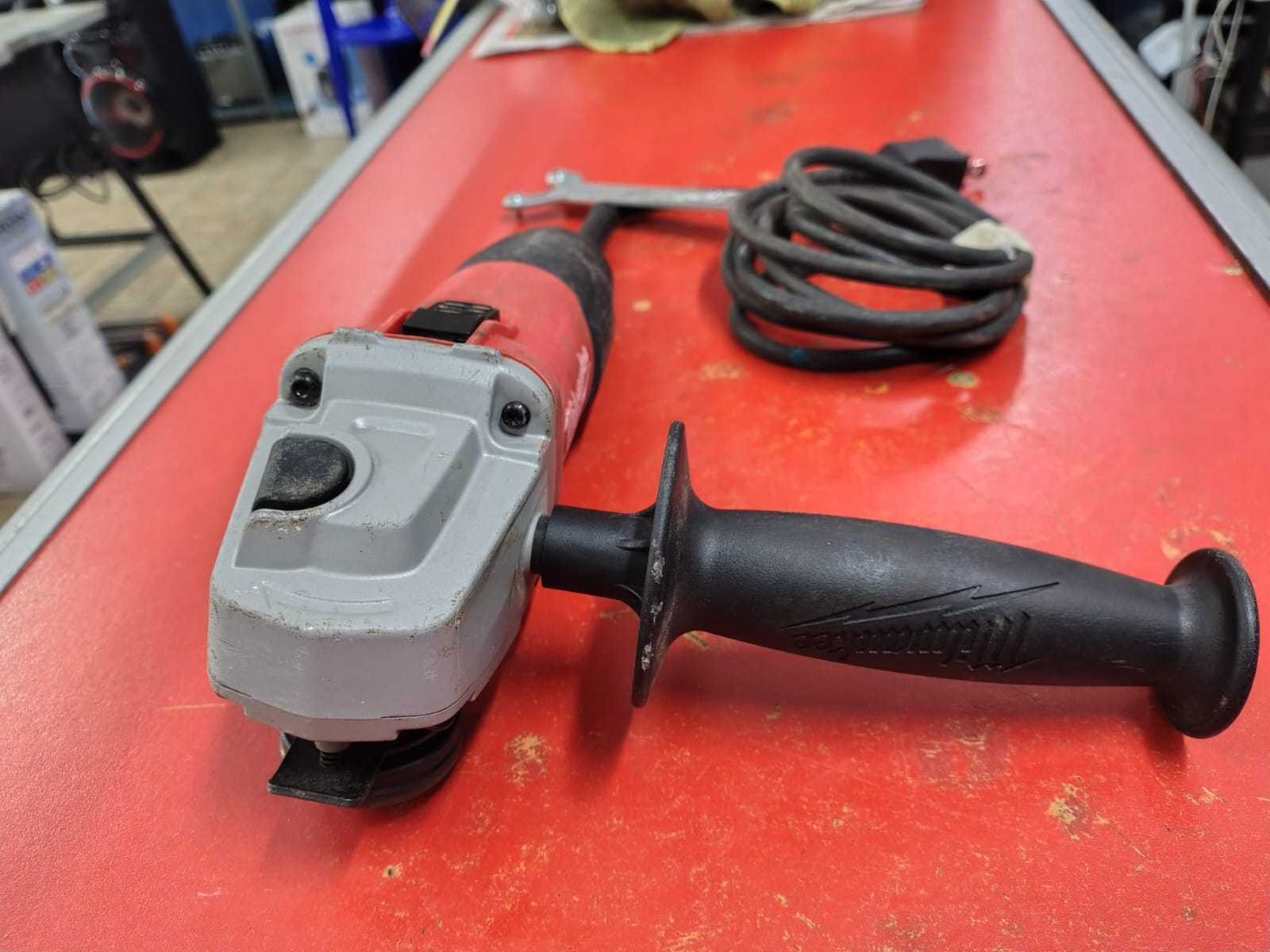 Precio 40 000,00 milwaukee 6130 33 Esmeriladora Angular de 4 12 850W 7A Milwaukee 6130 33 con puño sin protector