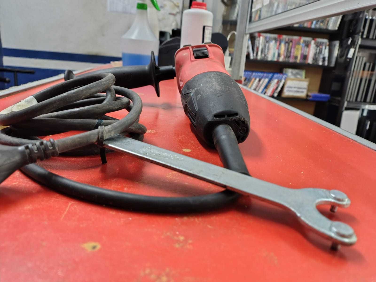 Precio 40 000,00 milwaukee 6130 33 Esmeriladora Angular de 4 12 850W 7A Milwaukee 6130 33 con puño sin protector