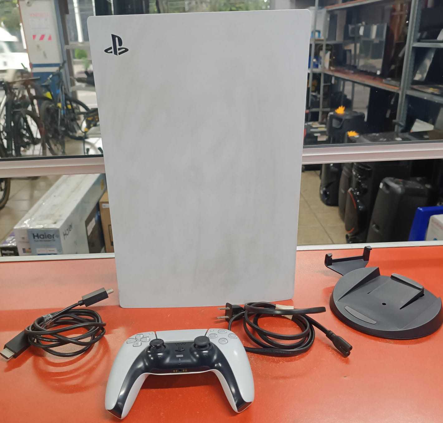 Precio 210 000,00 PLAYSTATION disco Consola Ps5 version de disco 667gb con control y cables