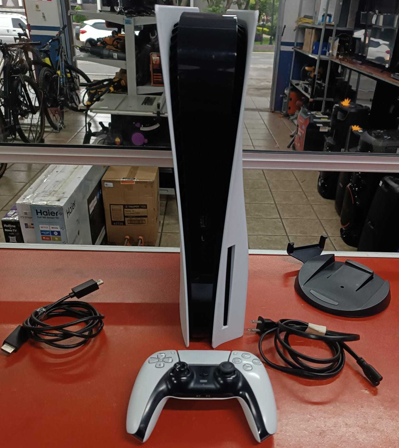 Precio 210 000,00 PLAYSTATION disco Consola Ps5 version de disco 667gb con control y cables