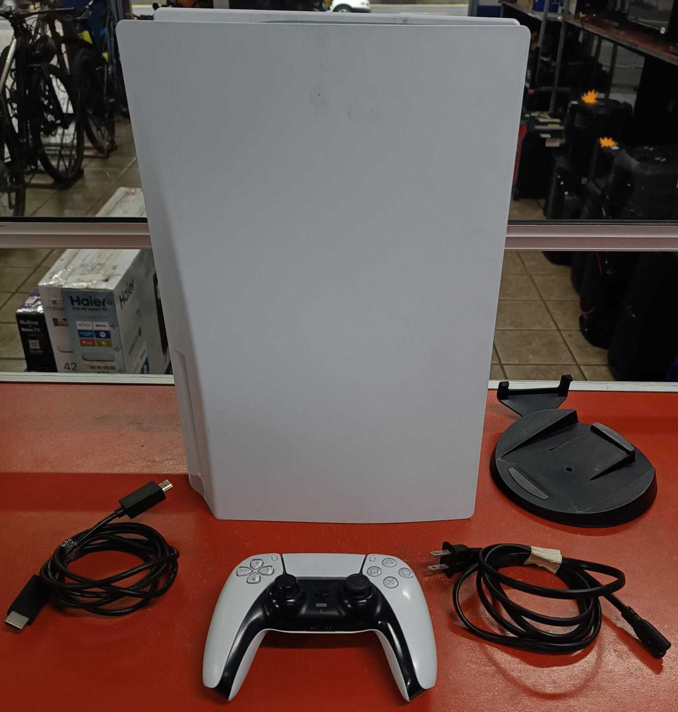 Precio 210 000,00 PLAYSTATION disco Consola Ps5 version de disco 667gb con control y cables