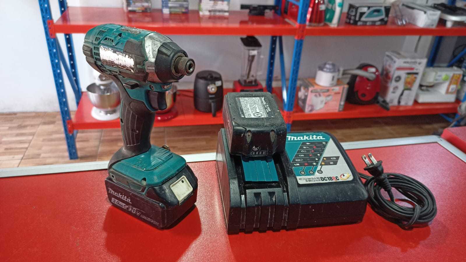 Precio 85 000,00 MAKITA DTD152 MAKITA DTD152 - Atornillador de impacto LXT CON DOS BATERIAS Y CARGADOR