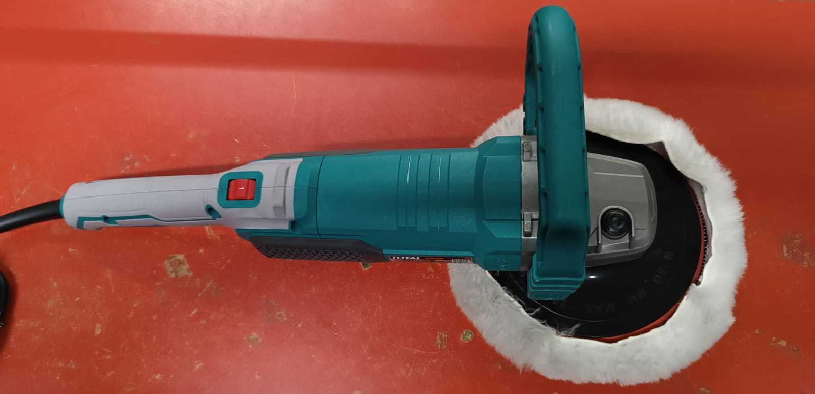 Precio 45 000,00 TOTAL UTP11418018 PULIDORA 7 1400W con felpa y mango de agarre
